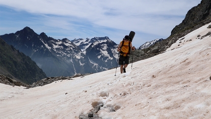 Mosè Morsut - Mosè Morsut durante il viaggio attraverso le Alpi lungo il Sentiero Italia.