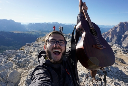 Mosè Morsut - Mosè Morsut sul Lagazuoi nelle Dolomiti durante il viaggio attraverso le Alpi lungo il Sentiero Italia.