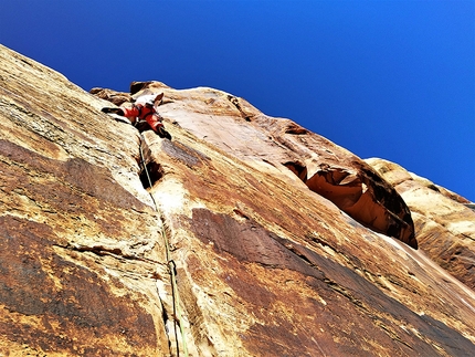 Arrampicata Moab Utah, USA - Roccia perfetta per l'arrampicata in fessura ad Indian Creek, Moab, Utah