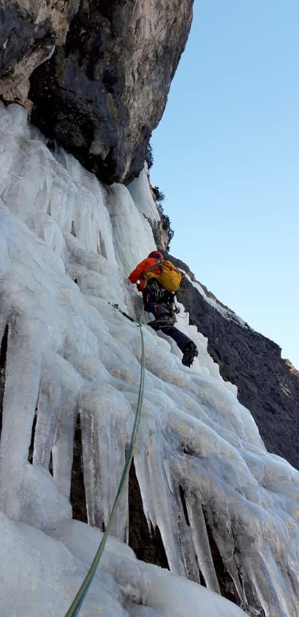 Val Travenanzes Dolomiti - Christoph Hainz apre con Manuel Baumgartner Barba Bianca in Val Travenanzes, Dolomiti (10/01/2019)