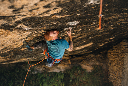 Gabriele Moroni climbing Demencia Senil, uncut video of Margalef redpoint