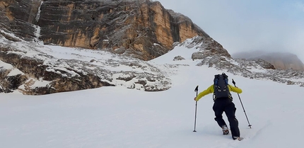 Heiligkreuzkofel Dolomites, Simon Messner, Manuel Baumgartner - Making the first ascent of Raperonzolo up Heiligkreuzkofel / Sass de la Crusc in the Dolomites (Manuel Baumgartner, Simon Messner 18/12/2019 )