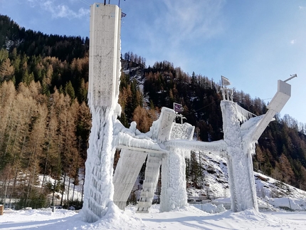 Aperta a Corvara - Rabenstein in Val Passerai la torre di ghiaccio