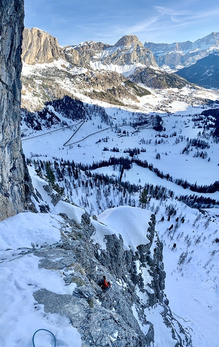 Mur del Pisciadù, Sella, Dolomiti - Sul primo tiro di Kami(n)kaze sul Mur del Pisciadù, Sella, Dolomiti (Simon Kehrer, Lukas Troi 15/01/2020)