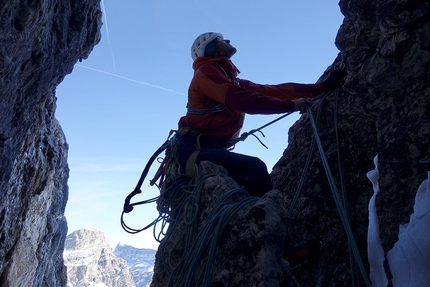 Mur del Pisciadù, Sella, Dolomiti - Sosta su Kami(n)kaze sul Mur del Pisciadù, Sella, Dolomiti (Simon Kehrer, Lukas Troi 15/01/2020)