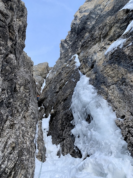 Mur del Pisciadù, Sella, Dolomiti - Sul quinto tiro di Kami(n)kaze sul Mur del Pisciadù, Sella, Dolomiti (Simon Kehrer, Lukas Troi 15/01/2020)