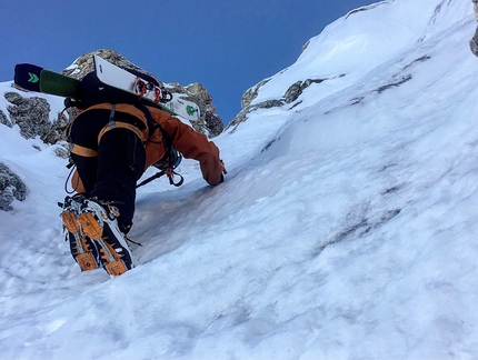 Monte Fibion Dolomiti di Brenta - La discesa con gli sci di Canale del Boomerang, Monte Fibion, Dolomiti di Brenta (Martin Giovanazzi, Vincenzo Mascaro 05/12/2019)