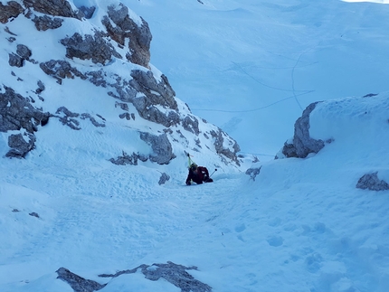 Monte Fibion Dolomiti di Brenta - La discesa con gli sci di Canale del Boomerang, Monte Fibion, Dolomiti di Brenta (Martin Giovanazzi, Vincenzo Mascaro 05/12/2019)