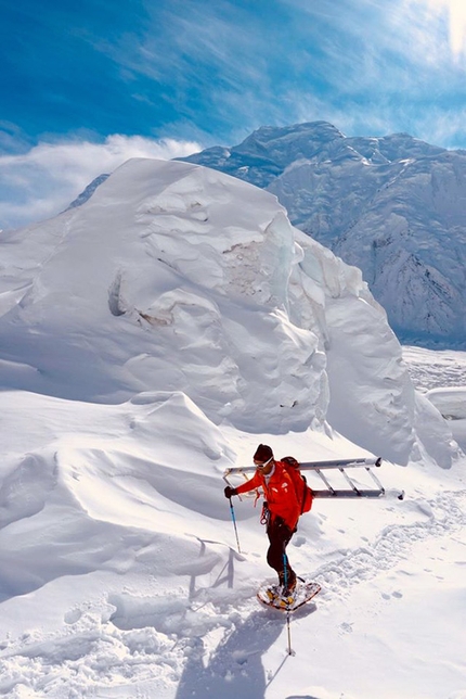 Simone Moro, Tamara Lunger, Gasherbrum - Simone Moro and Tamara Lunger finding their way through the labyrinth of crevasses and seracs above Gasherbrum Base Camp