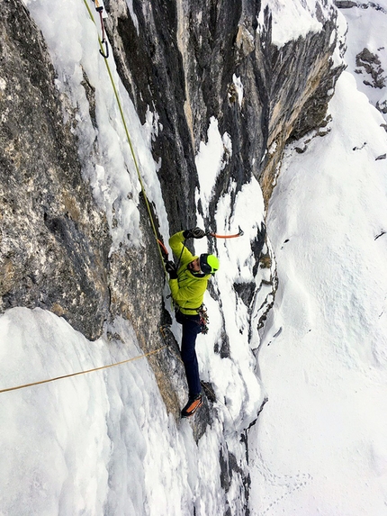 Pale di San Martino Dolomiti - Renzo Corona e Flavio Piccinini aprono Crostoli alla Lasta Moia, Cima della Madonna, Pale di San Martino, Dolomiti il 02/01/2020)