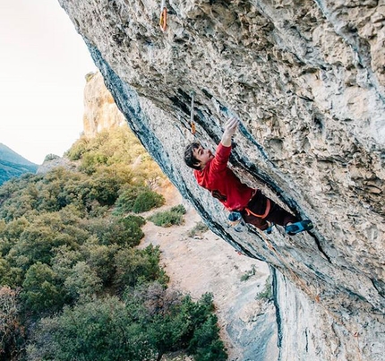 Hugo Parmentier sul 9b di Eagle-4 a St. Léger du Ventoux