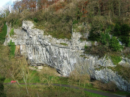 Raven Tor - Raven Tor, Inghilterra: questa falesia era negli anni '80 e nei primi anni '90, senza dubbio è stata il campo base per le stelle dell'arrampicata sportiva e per lunghi anni la parete ha ospitato le vie più difficili del Regno Unito.