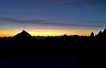 Pointe de l'Androsace, Monte Bianco, Denis Trento, Filip Babicz - Forza Gioele, Pointe de l'Androsace, Monte Bianco: prime luci del mattino in parete