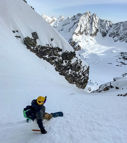 Punta Patrì Gran Paradiso - Punta Patrì Sud Gran Paradiso: durante la prima discesa di Linea Continua (Davide Capozzi, Alessandro Letey, Mike Arnold 22/01/2020)