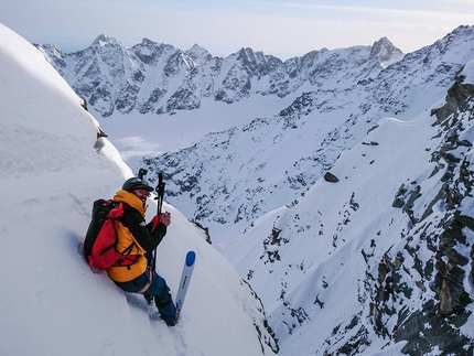 Punta Patrì Gran Paradiso - Punta Patrì Sud Gran Paradiso: durante la prima discesa di Linea Continua (Davide Capozzi, Alessandro Letey, Mike Arnold 22/01/2020)