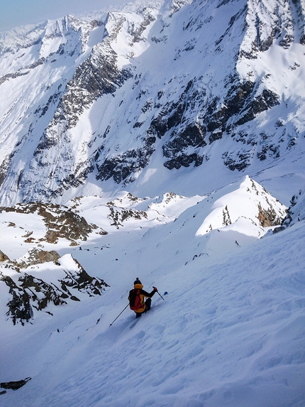 Punta Patrì Gran Paradiso - Punta Patrì Sud Gran Paradiso: durante la prima discesa di Linea Continua (Davide Capozzi, Alessandro Letey, Mike Arnold 22/01/2020)