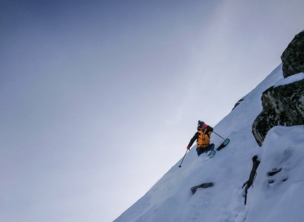 Punta Patrì Gran Paradiso - Punta Patrì Sud Gran Paradiso: durante la prima discesa di Linea Continua (Davide Capozzi, Alessandro Letey, Mike Arnold 22/01/2020)