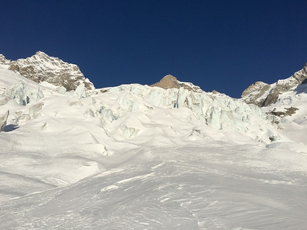 Petite Jorasses, Monte Bianco - Canale Ovest delle Petite Jorasses, Monte Bianco: la discesa di Denis Trento, gennaio 2020