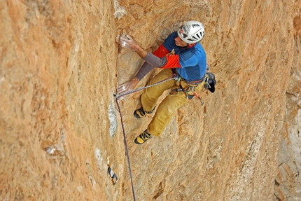 Red, Moon and Star - Kizilin Bacì (Ala Daglar) - Rolando Larcher on the third pitch of Red, Moon and Star