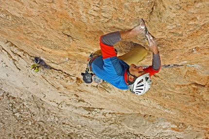 Red, Moon and Star - Kizilin Bacì (Ala Daglar) - Rolando Larcher on the third pitch of Red, Moon and Star