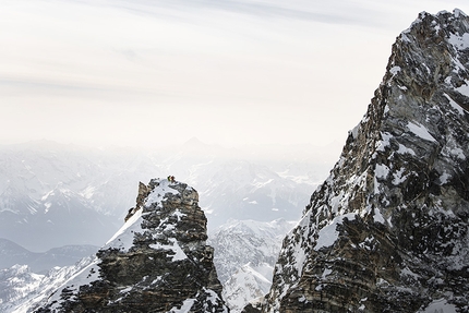 Cervino Grandes Murailles - Cervino Grandes Murailles: primo concatenamento invernale in 4 giorni e 40 ore complessive per François Cazzanelli e Francesco Ratti. Dal 20 al 23 gennaio 2020 le due guide alpine hanno salito la Catena Furggen, il Cervino, la Catena delle Grandes Murailles e la Catena delle Petites Murailles.