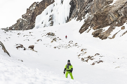 Cervino Grandes Murailles - Cervino Grandes Murailles: primo concatenamento invernale in 4 giorni e 40 ore complessive per François Cazzanelli e Francesco Ratti. Dal 20 al 23 gennaio 2020 le due guide alpine hanno salito la Catena Furggen, il Cervino, la Catena delle Grandes Murailles e la Catena delle Petites Murailles.