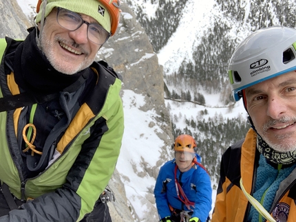 Parete dei Militi - La cordata Elio Bonfanti, Marino Cuccotto, Francesco Vaudo durante l'apertura di Milit-ice alla Parete dei Militi il 26/01/2020