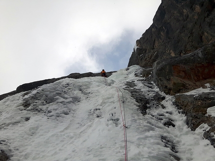 Parete dei Militi - Sul quarto tiro di Milit-ice alla Parete dei Militi (Elio Bonfanti, Marino Cuccotto, Francesco Vaudo 26/01/2020)