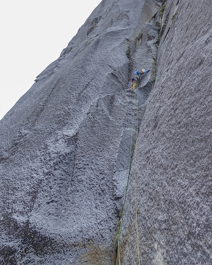 Cochamó Cile - Cochamó Cile: aprendo Jardines de Piedras su Cerro la Sombra in Valle la Luz (Max Didier, Ian Siadak, Siebe Vanhee 21/01/2020)