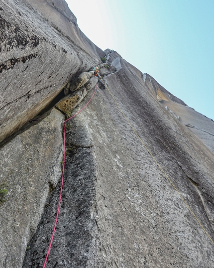 Cochamó valley, Chile - Valle Cochamó Chile: Siebe Vanhee climbing Sundance on Cerro Trinidad