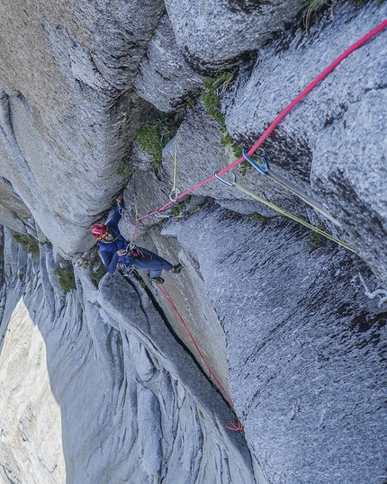 Cochamó valley, Chile - Valle Cochamó Chile: Diego Diazaguilera climbing Sundance on Cerro Trinidad