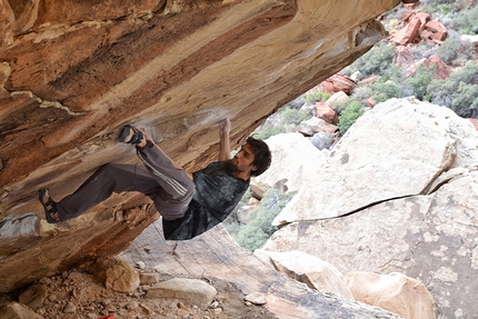 Boulder a Red Rock, USA - Niccolò Ceria su 'Abaddon' V12, Red Rock (USA). 