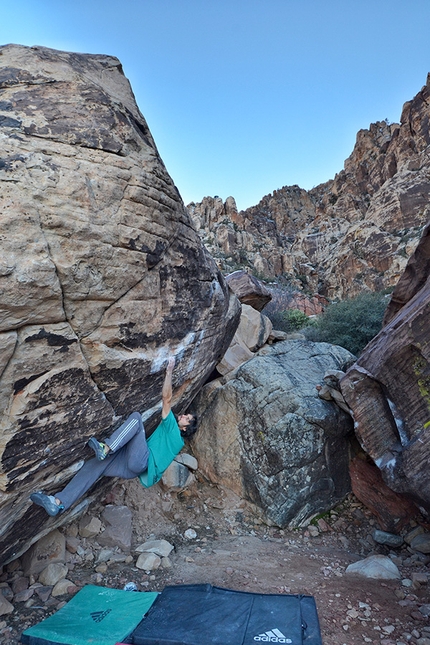 Boulder a Red Rock, USA - Niccolò Ceria su 'Trieste' V14, Red Rock (USA). 