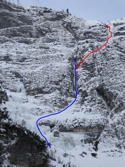 Velo del Piss, Val Sorapiss, Dolomiti - Val Sorapiss, Dolomiti: Colatoio Camillo Zorzi (blu) e Velo del Piss (rosso) 