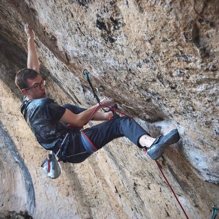 William Bosi chiude il suo primo 9b, La Capella a Siurana in Spagna