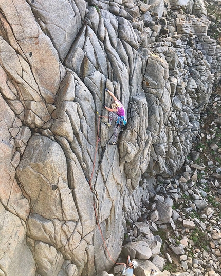 Capo Pecora Sardegna, arrampicata trad - Tatjana Goex apre 'Furetto impazzito' a Capo Pecora Sardegna
