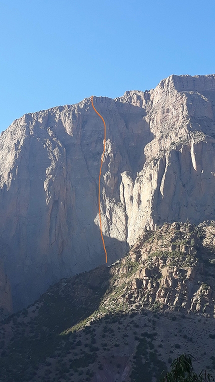 Gole di Taghia in Marocco - Libertà Berbera sulla cima Thuiat, Gole di Taghia in Marocco (Lorenzo Gadda, Vincenzo Mascaro, Alessio Miori 10/2019)