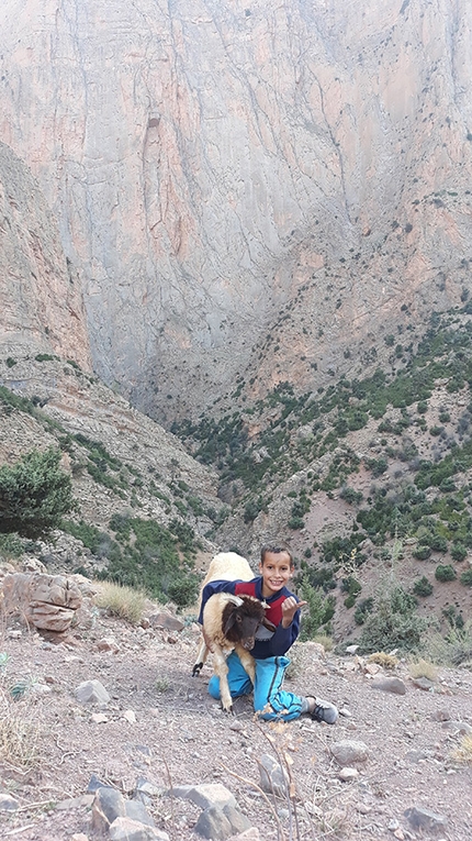 Gole di Taghia in Marocco - Gole di Taghia in Marocco: apertura di Libertà Berbera sulla cima Thuiat (Lorenzo Gadda, Vincenzo Mascaro, Alessio Miori)