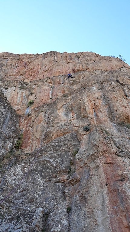 Gole di Taghia in Marocco - Gole di Taghia in Marocco: apertura di Libertà Berbera sulla cima Thuiat (Lorenzo Gadda, Vincenzo Mascaro, Alessio Miori)