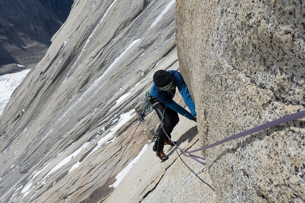 Aguja Standhardt Patagonia - Durante l'apertura di Il dado è tratto, parete nord di Aguja Standhardt in Patagonia (Matteo Bernasconi, Matteo Della Bordella, Matteo Pasquetto 02/2020)