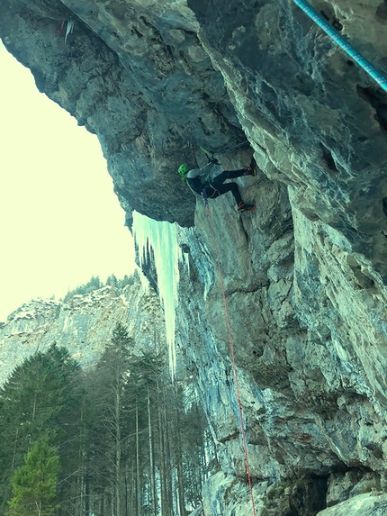 La Faccia Scura della Luna: nuova via di misto moderno in Val Brenta