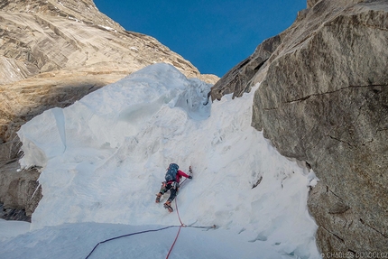 Grande Jorasses, Monte Bianco, Yann Borgnet, Charles Dubouloz - Yann Borgnet durante la prima ripetizione integrale della Via in memoria di Gianni Comino, Grandes Jorasses