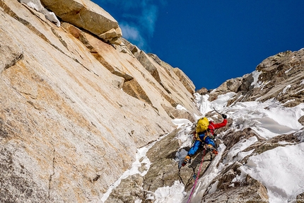 Grande Jorasses, Monte Bianco, Yann Borgnet, Charles Dubouloz - Charles Dubouloz durante la prima ripetizione integrale della Via in memoria di Gianni Comino, Grandes Jorasses