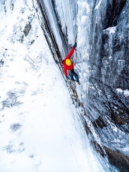 Ice climbing in Norway, Greg Boswell, Jeff Mercier - Ice climbing in Norway: Greg Boswell in action