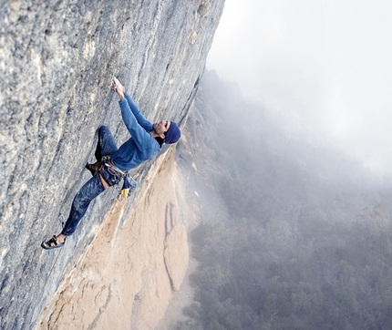 Lleida, Spagna - Dani Andrada su 'Papichulo' (9a+) a Oliana