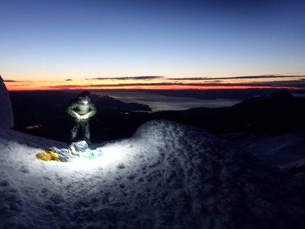 Fabian Buhl Cerro Torre paraglider - Cerro Torre & Fabian Buhl: preparing for the take off