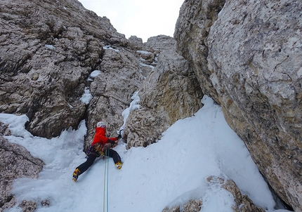 Dolomiti di Zoldo, Rocchetta Alta di Bosconero - La prima salita di Apus alla Rocchetta Alta di Bosconero nelle Dolomiti di Zoldo (Mirco Grasso, Alvaro Lafuente 16/02/2020)