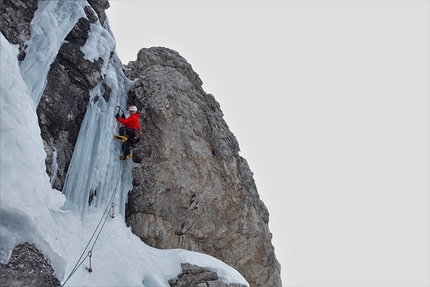 Dolomiti di Zoldo, Rocchetta Alta di Bosconero - La prima salita di Apus alla Rocchetta Alta di Bosconero nelle Dolomiti di Zoldo (Mirco Grasso, Alvaro Lafuente 16/02/2020)