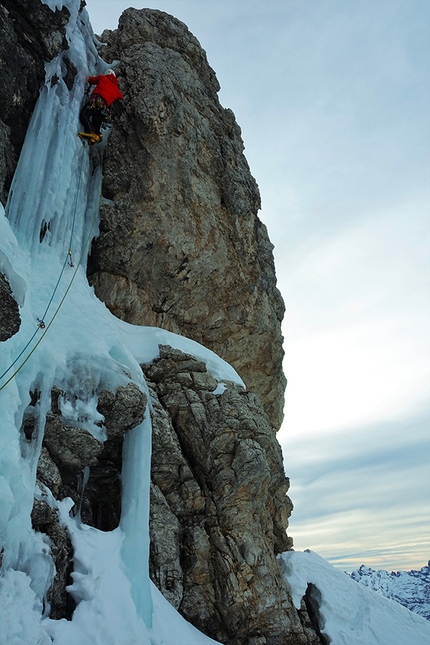 Dolomiti di Zoldo, Rocchetta Alta di Bosconero - La prima salita di Apus alla Rocchetta Alta di Bosconero nelle Dolomiti di Zoldo (Mirco Grasso, Alvaro Lafuente 16/02/2020)