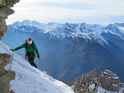 Dolomiti di Zoldo, Rocchetta Alta di Bosconero - La prima salita di Apus alla Rocchetta Alta di Bosconero nelle Dolomiti di Zoldo (Mirco Grasso, Alvaro Lafuente 16/02/2020)